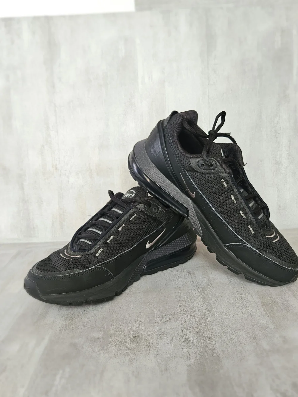 Nike Air Max Pulse 'Triple Black' Everyday Athleisure Shoes | Women Size 8.5